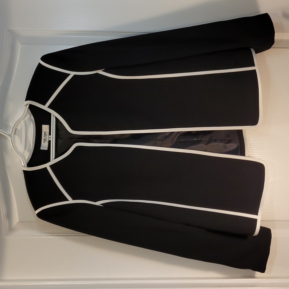 NWT. Jones Studio Separates Women's Blazer.
